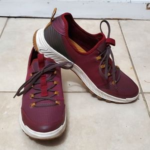 Baretraps, Like New 8.5M MALINA SLIP-ON SNEAKER, Burgundy